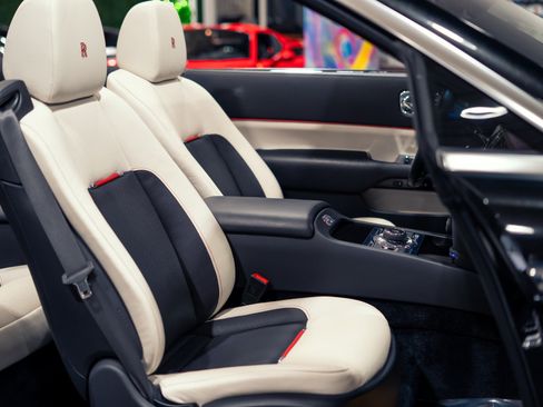 Used 2018 Rolls-Royce Dawn RWD image 10