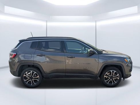 Used 2023 Jeep Compass Limited AWD/4WD image 2