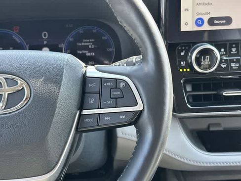 Used 2023 Toyota Highlander Limited AWD/4WD image 10