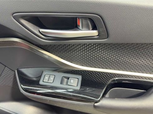 Used 2019 Toyota C-HR XLE image 14