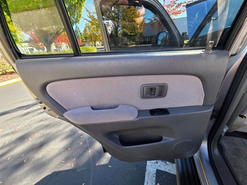 Used 2001 Toyota 4Runner SR5 AWD/4WD image 41