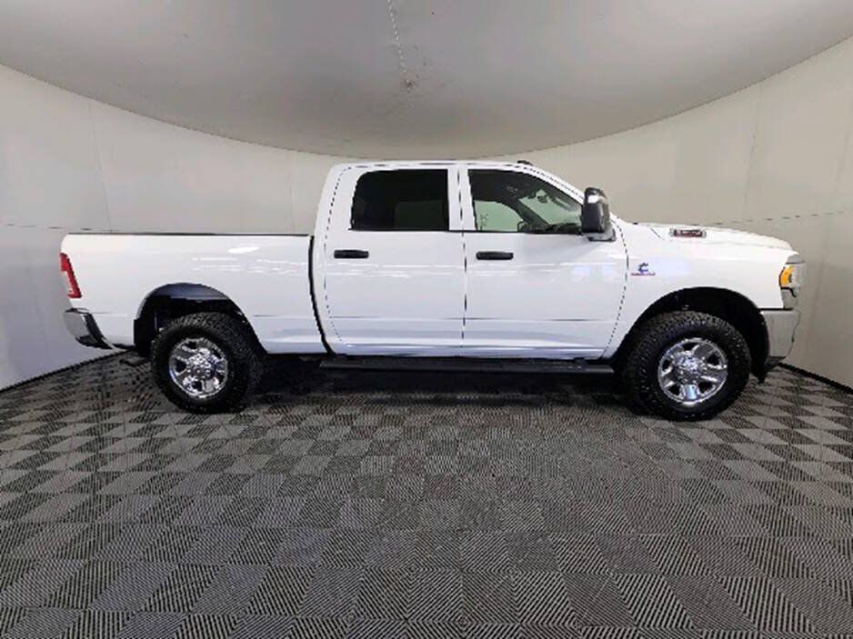 Used 2024 RAM 2500 Tradesman w/ Chrome Appearance Group AWD/4WD image 11