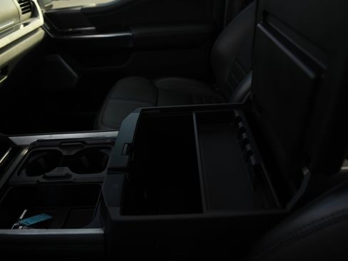 Used 2025 Ford F250 Platinum w/ Tremor Off-Road Package image 39