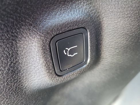 Used 2023 Jeep Compass Latitude w/ Convenience Group AWD/4WD image 9