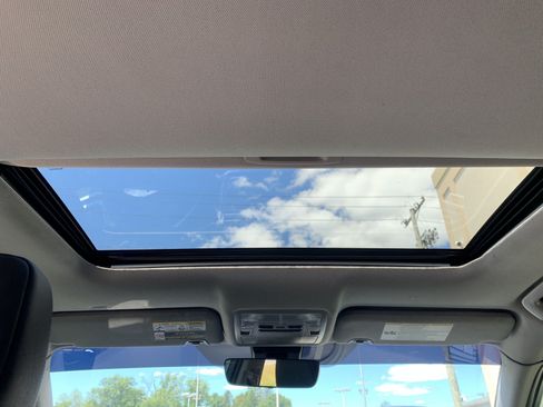 Used 2019 Toyota Highlander SE AWD/4WD image 24
