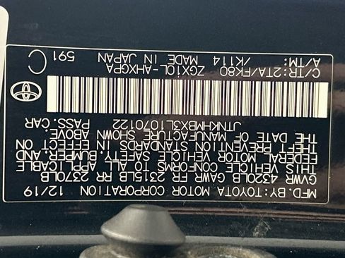 Used 2020 Toyota C-HR XLE FWD image 33