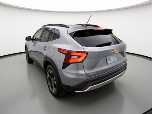 Used 2025 Chevrolet Trax LT image 5