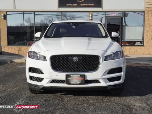 Used 2019 Jaguar F-PACE Premium image 2