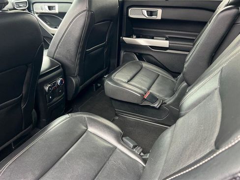 Used 2022 Ford Explorer Limited image 12