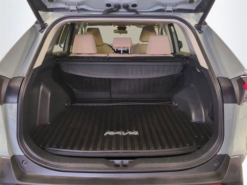 Used 2020 Toyota RAV4 XLE w/ Convenience Package FWD image 14