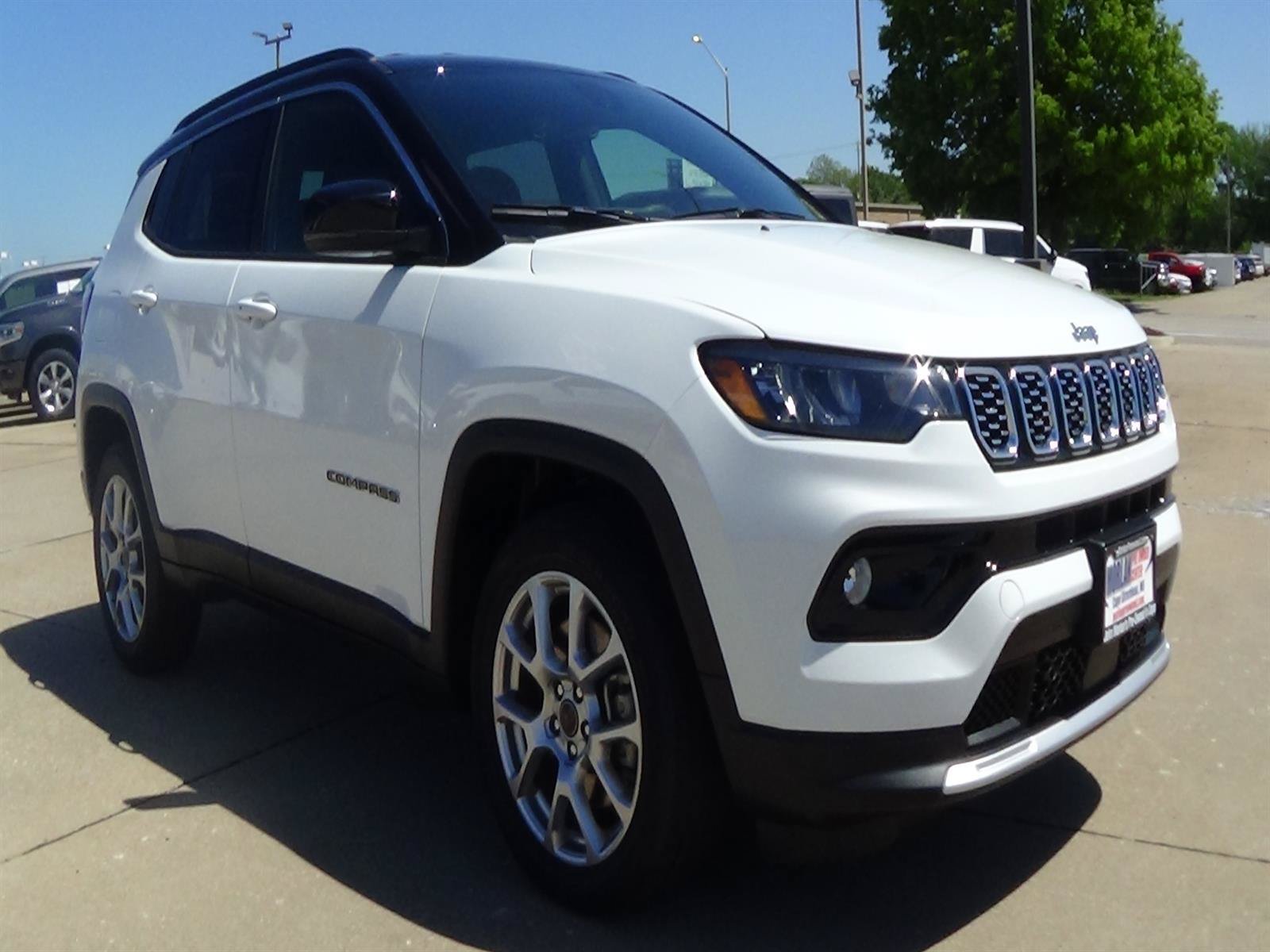 Certified 2025 Jeep Compass Limited AWD/4WD image 4