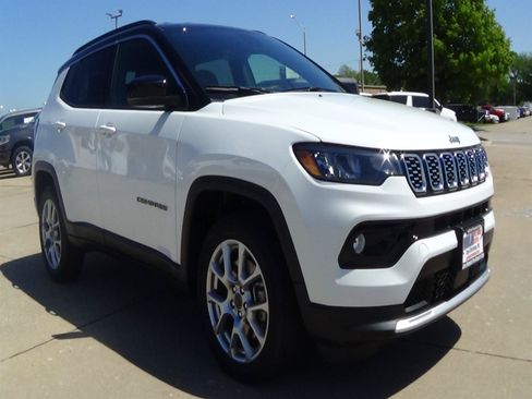 Certified 2025 Jeep Compass Limited AWD/4WD image 4