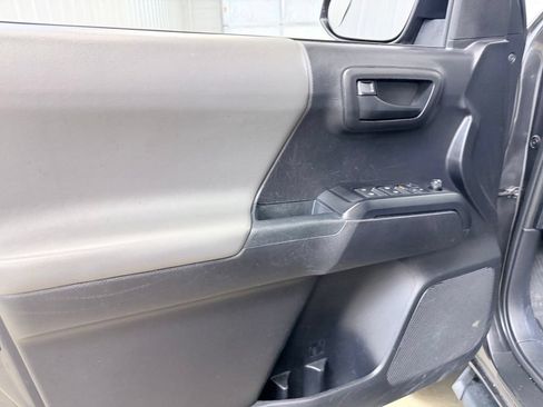 Used 2020 Toyota Tacoma SR AWD/4WD image 9