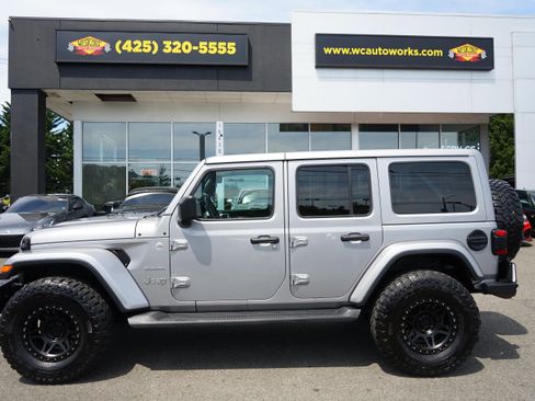Used 2020 Jeep Wrangler Unlimited Sahara AWD/4WD image 2