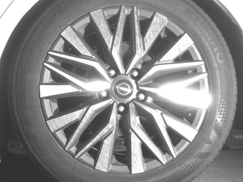 Used 2025 Nissan Altima 2.5 SV FWD image 14