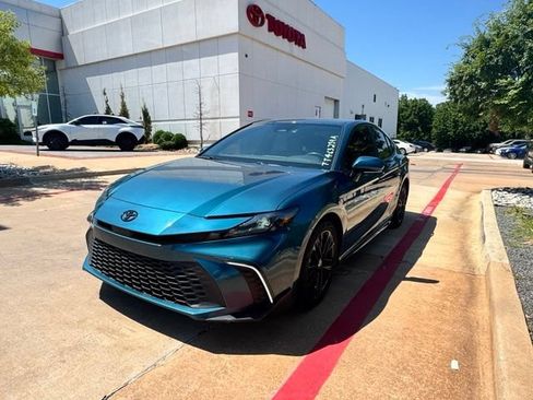 Used 2025 Toyota Camry SE w/ Convenience Package FWD image 37