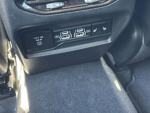 Used 2023 Jeep Grand Cherokee Limited w/ Luxury Tech Group II AWD/4WD image 8