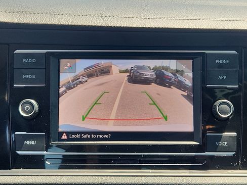 Used 2023 Volkswagen Jetta SE FWD image 21