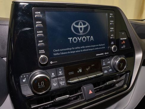 Used 2021 Toyota Highlander XLE image 16