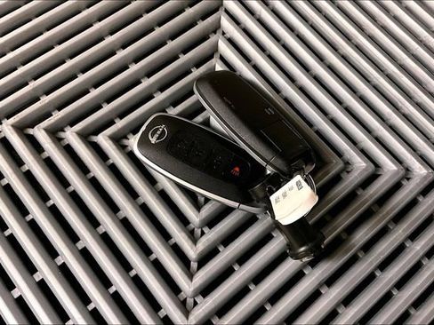 Used 2023 Nissan Rogue SV image 11