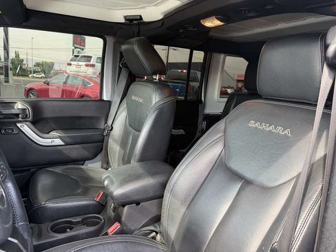 Used 2016 Jeep Wrangler Unlimited Sahara w/ Connectivity Group AWD/4WD image 11