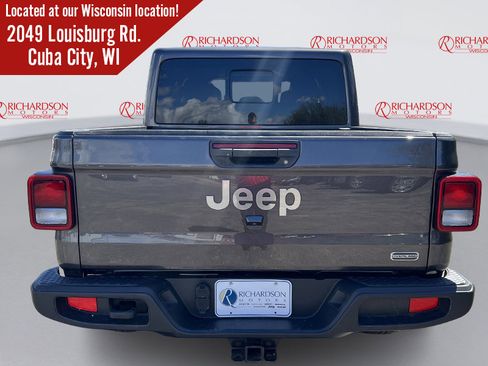 Used 2022 Jeep Gladiator Overland w/ Cold Weather Group AWD/4WD image 4