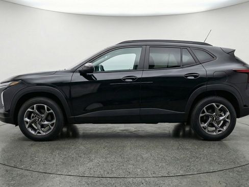 Used 2025 Chevrolet Trax LT FWD image 5