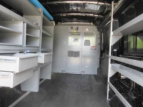 Used 2015 Ford Transit 250 148 Medium Roof RWD image 39