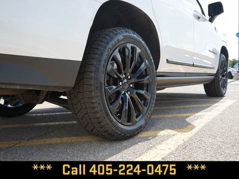 Used 2021 GMC Yukon Denali w/ Denali Ultimate Package AWD/4WD image 8