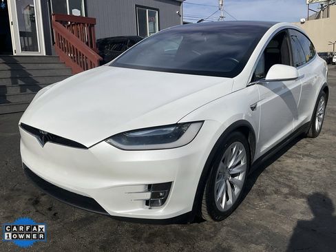 Used 2017 Tesla Model X 75D image 90