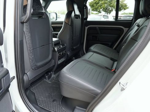 Used 2026 Land Rover Defender 110 OCTA AWD/4WD image 34