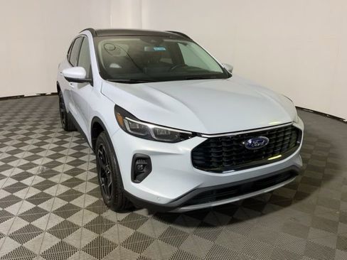 New 2026 Ford Escape Platinum w/ Premium Technology Package AWD/4WD image 4