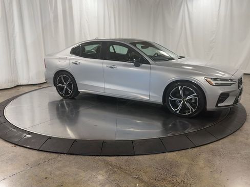 Used 2024 Volvo S60 B5 Plus image 3