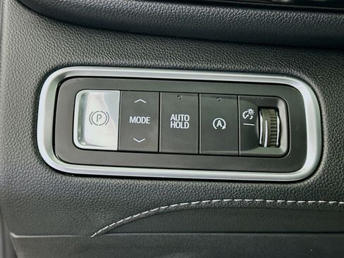 Used 2025 Buick Enclave Preferred image 17