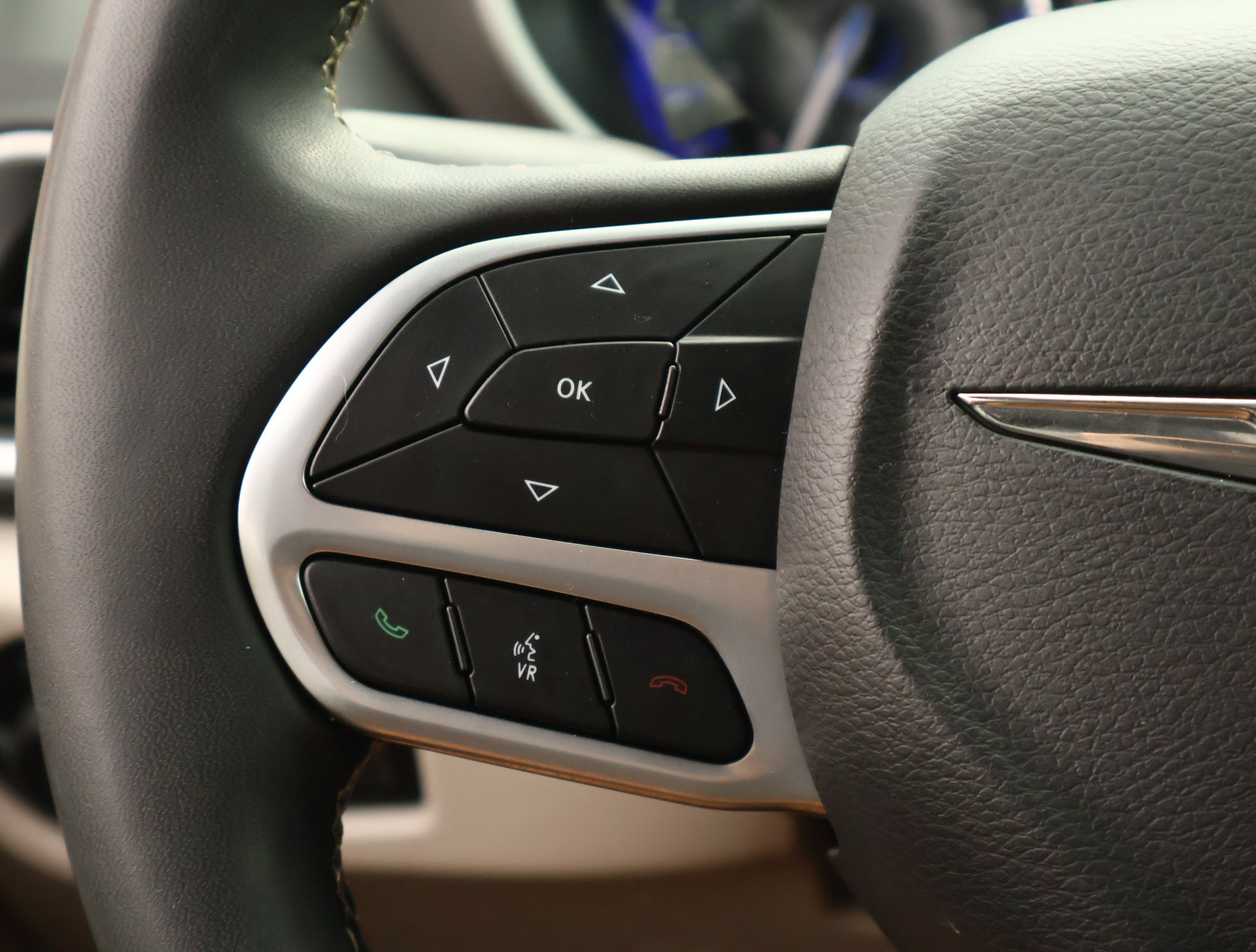 Used 2024 Chrysler Pacifica Touring-L FWD image 15