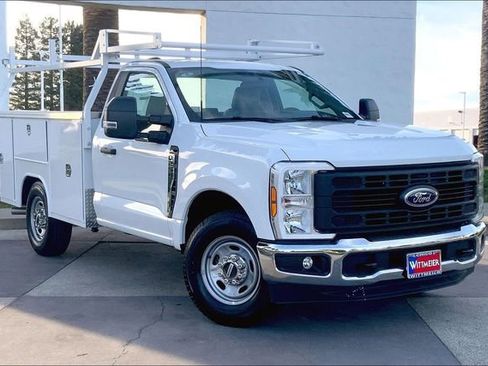 New 2026 Ford F250 XL w/ XL Chrome Package image 2