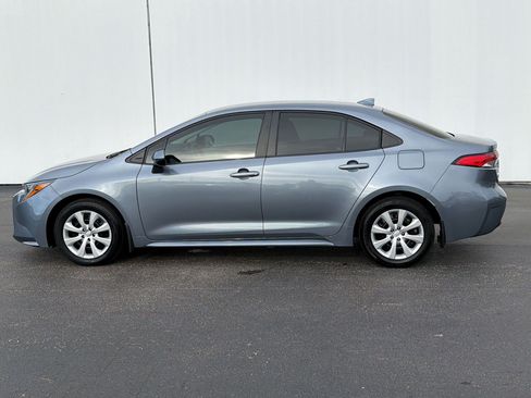 Used 2025 Toyota Corolla LE FWD image 2