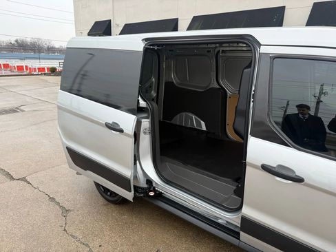 Used 2022 Ford Transit Connect XLT image 23