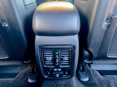 Used 2018 Jeep Grand Cherokee Limited image 12