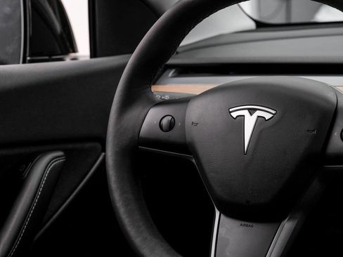 Used 2021 Tesla Model Y Long Range AWD/4WD image 18