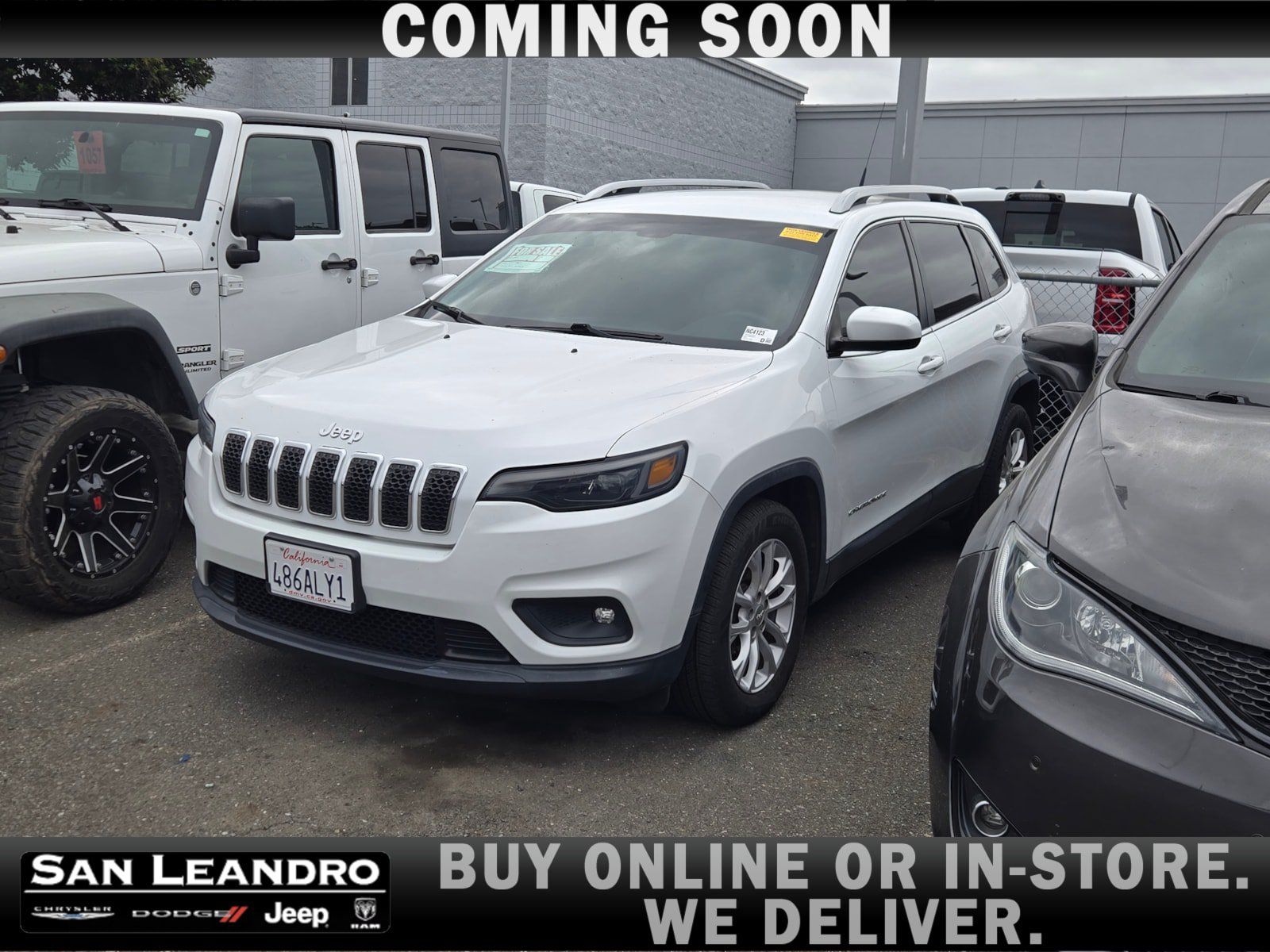 Used 2019 Jeep Cherokee Latitude w/ Popular Appearance Group FWD image 1