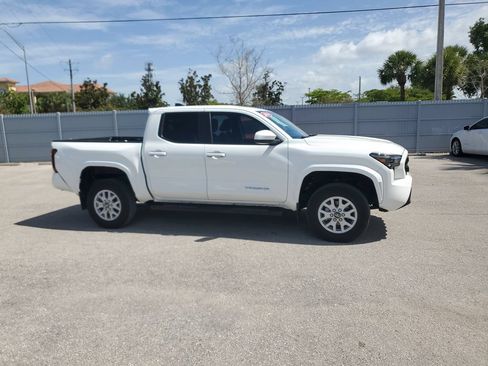 Used 2024 Toyota Tacoma SR5 AWD/4WD image 4