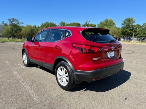 Used 2018 Nissan Rogue Sport S w/ S Appearance Package FWD image 7