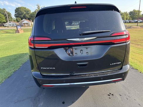Used 2023 Chrysler Pacifica Limited FWD image 6