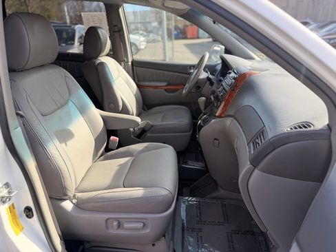 Used 2009 Toyota Sienna XLE image 13