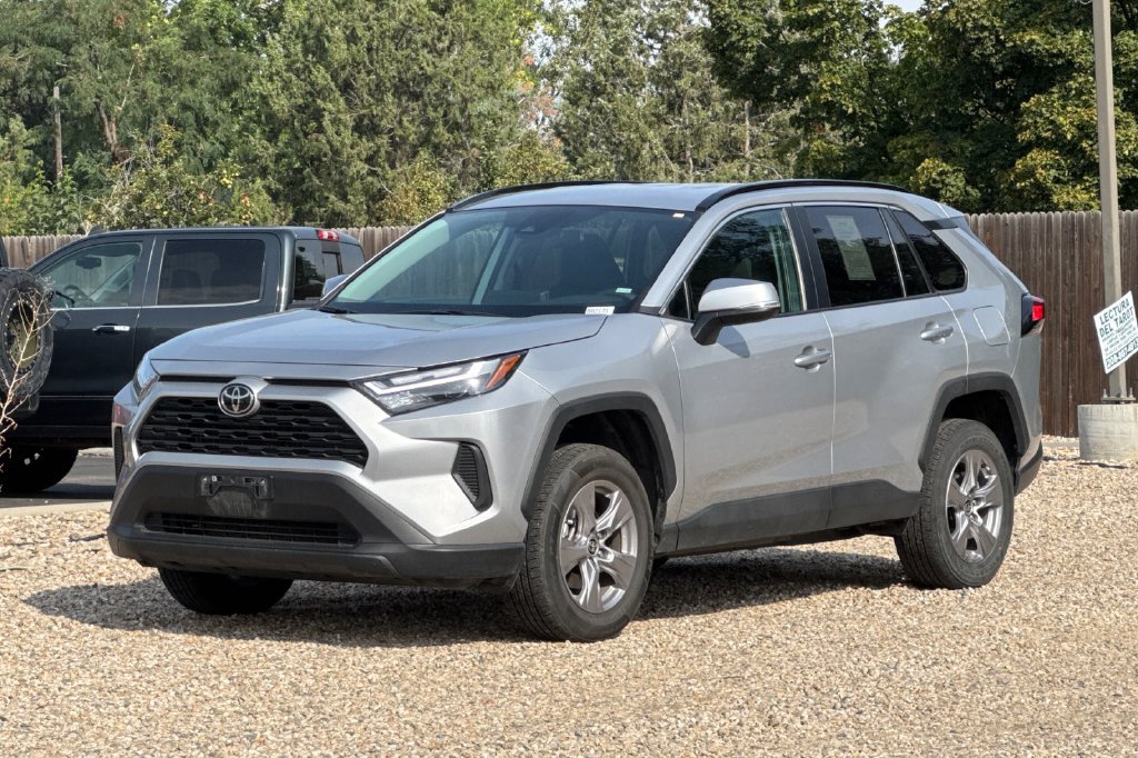 Used 2025 Toyota RAV4 XLE AWD/4WD image 4