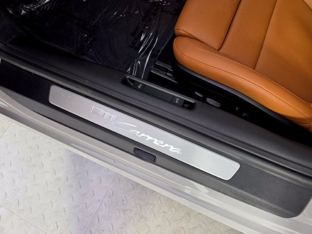 Used 2025 Porsche 911 Carrera RWD image 27