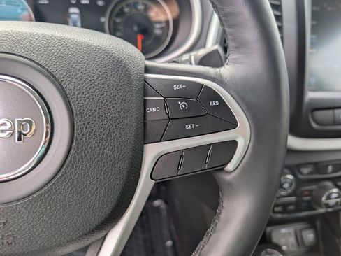 Used 2018 Jeep Cherokee Trailhawk w/ Cold Weather Group image 24