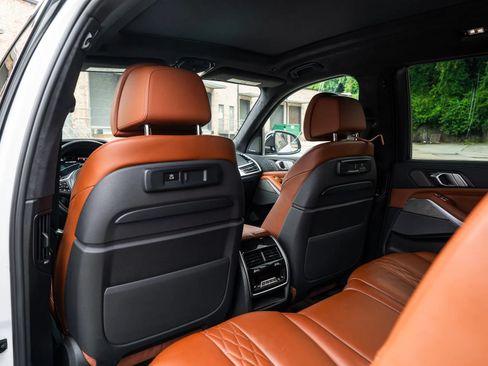 Used 2021 BMW X7 M50i AWD/4WD image 32