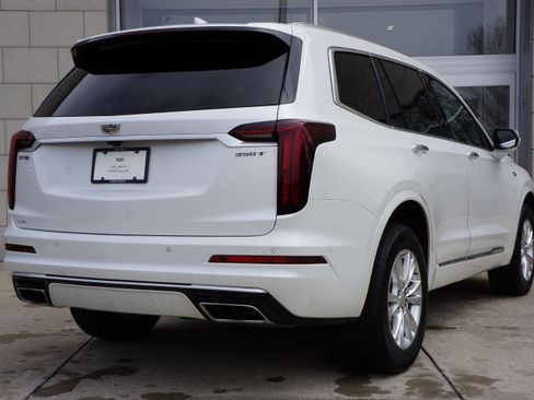 Used 2024 Cadillac XT6 Luxury w/ LPO, Floor Liner Package image 5